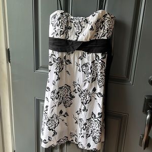 Ruby Rox Dress Woman’s Junior Size 11 Black and White Floral